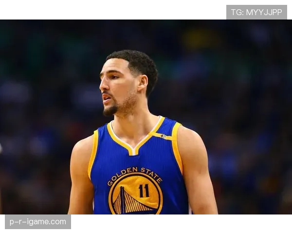 《三分雨神附体！汤普森连中关键球助队锁定胜局》