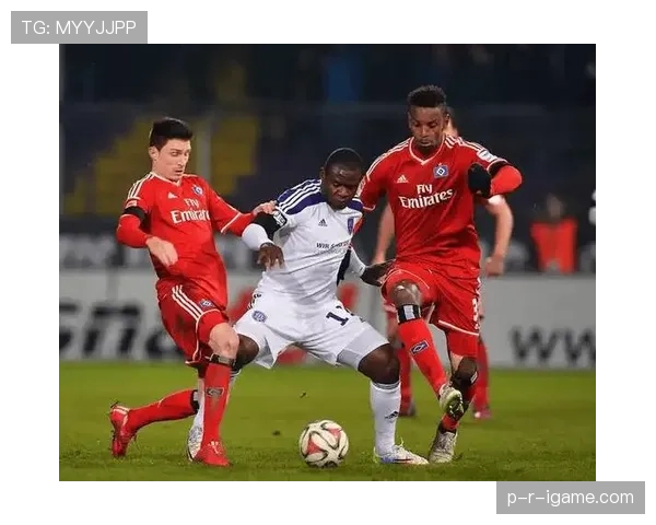 德甲保级战白热化,下游球队上演激烈抢分大战 德甲保级战白热化,下游球队上演激烈抢分大战