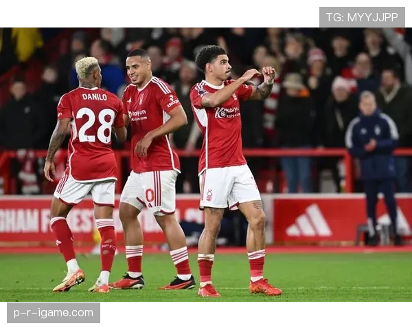 从内部分裂到外部迷失，曼联究竟该如何走出这场战术与阵容的双重危机？