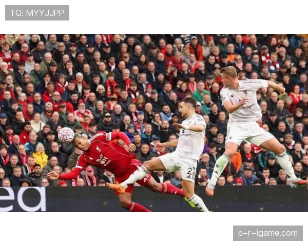 利物浦重返英超争冠行列,球队竞争格局变化及当前阶段表现备受关注 利物浦重返英超争冠行列,球队竞争格局变化及当前阶段表现备受关注